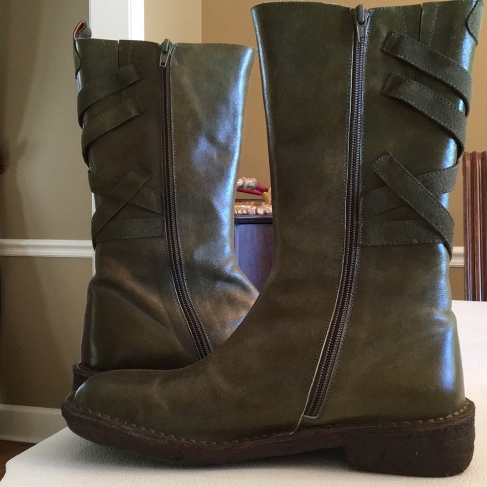 Mix Mooz boots. Style name Utrecht. Retail $140.00